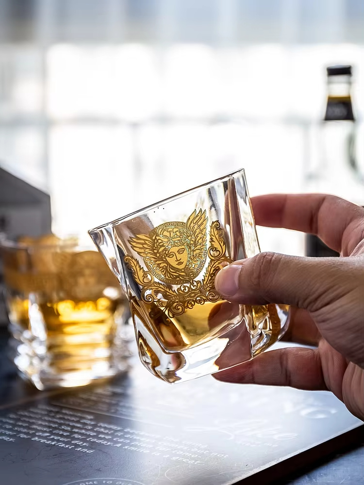 Medusa Gold Head Painted Whisk - Wine In Beer Glass 评论和价格